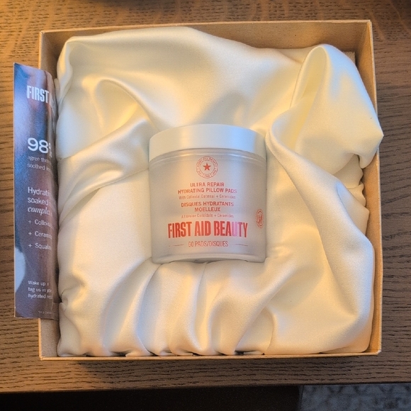 First Aid Beauty Other - First Aid Beauty Ultra Repair Hydrating Pillow Pads / New Product
